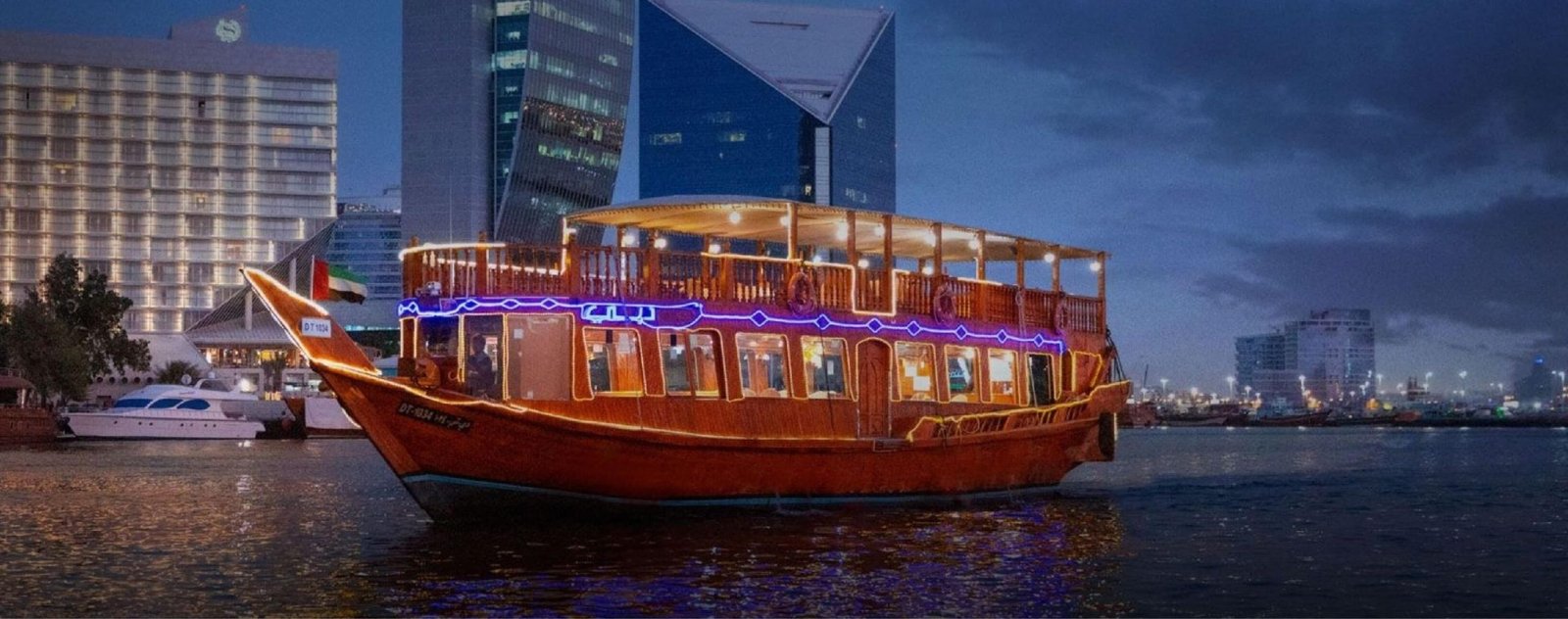 dhow cruise dubai creek dinner