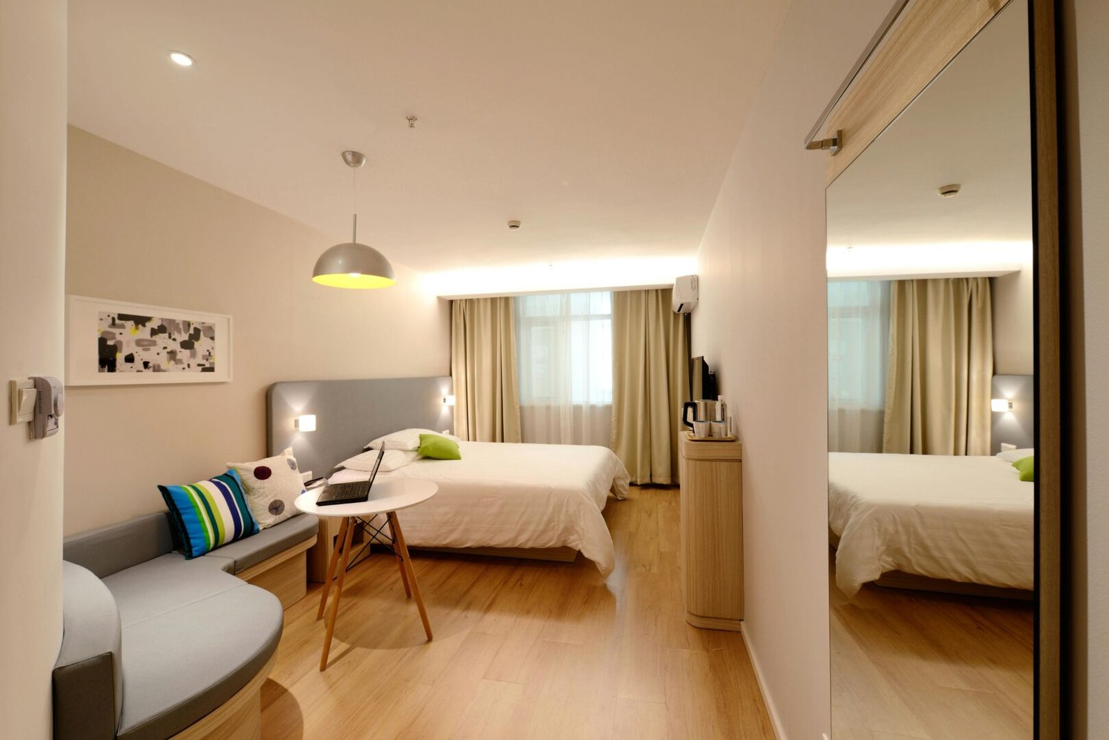 3 Nights Hotel Stay in Dubai with Breakfast